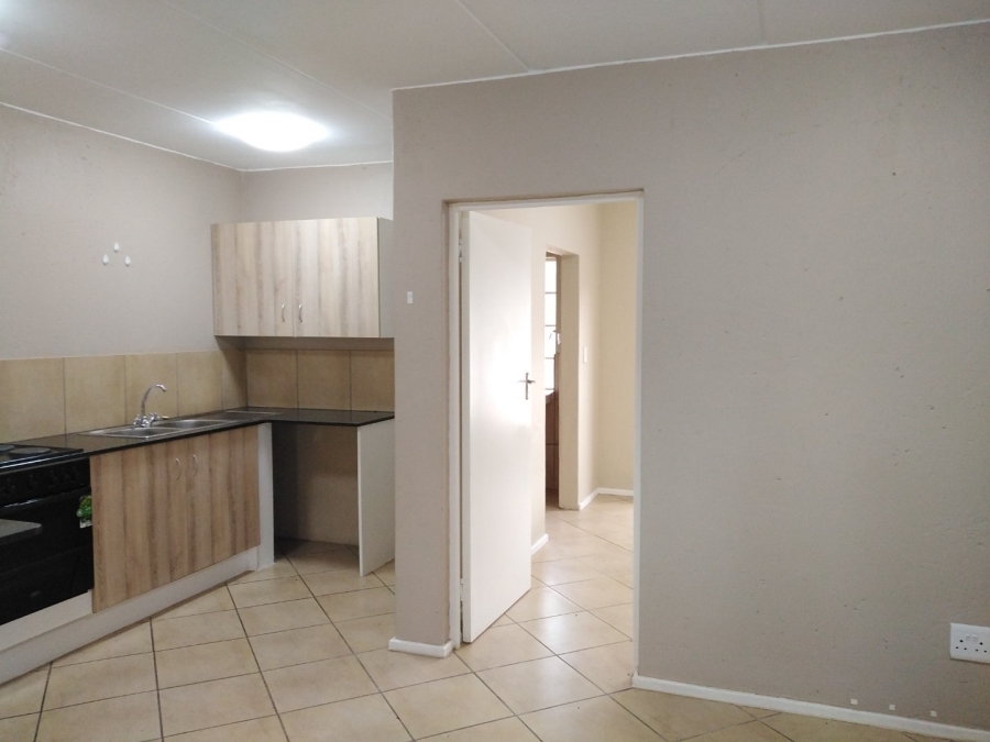 To Let  Bedroom Property for Rent in Van Der Hoff Park North West